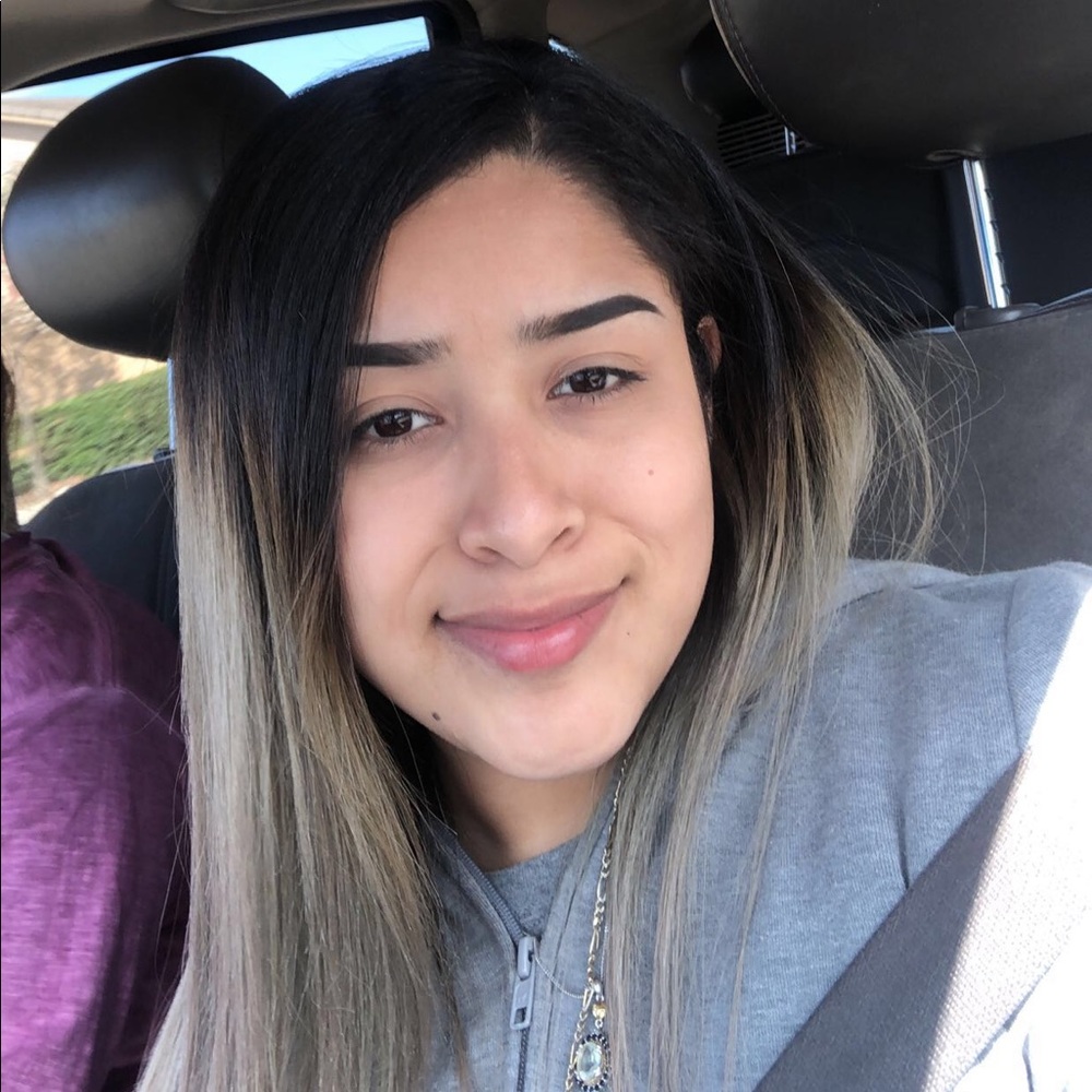 Meet your Posher, Yovana